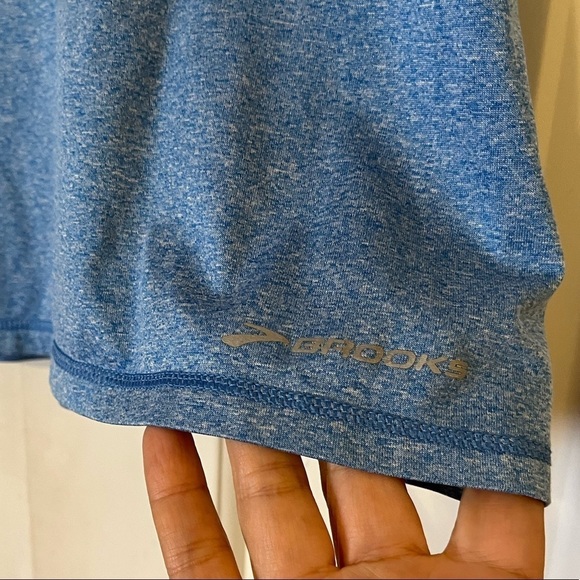 Brooks blue racerback running athletic workout tank top. Size Women's Medium - Picture 6 of 7